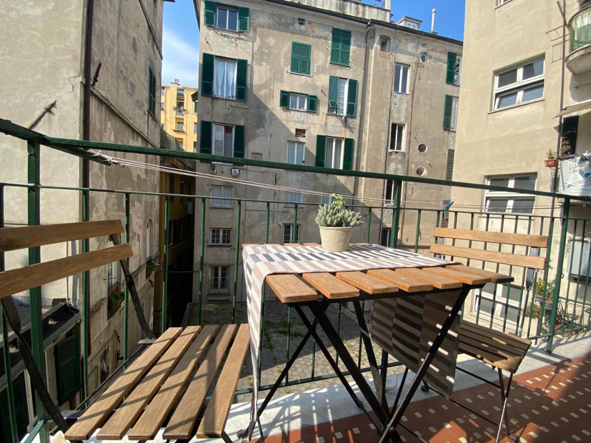 Casaviva- Ampio Appartamento Nei Vicoli Di Genova Exterior foto